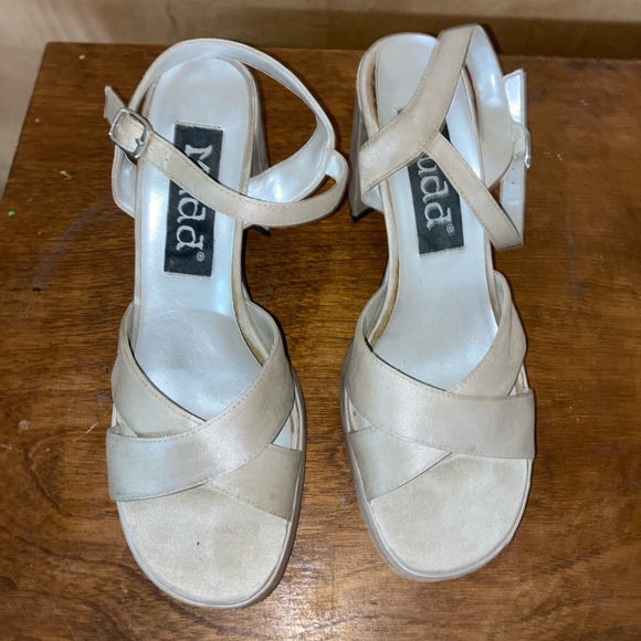 Vintage 2000’s Shimmer Heel - Picture 1 of 7